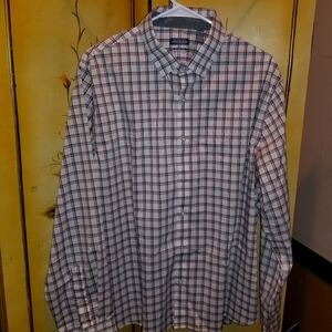 Van Heusen Men's Dress shirt Size 17 1/2 Condition: Excellent  Shows No Wear